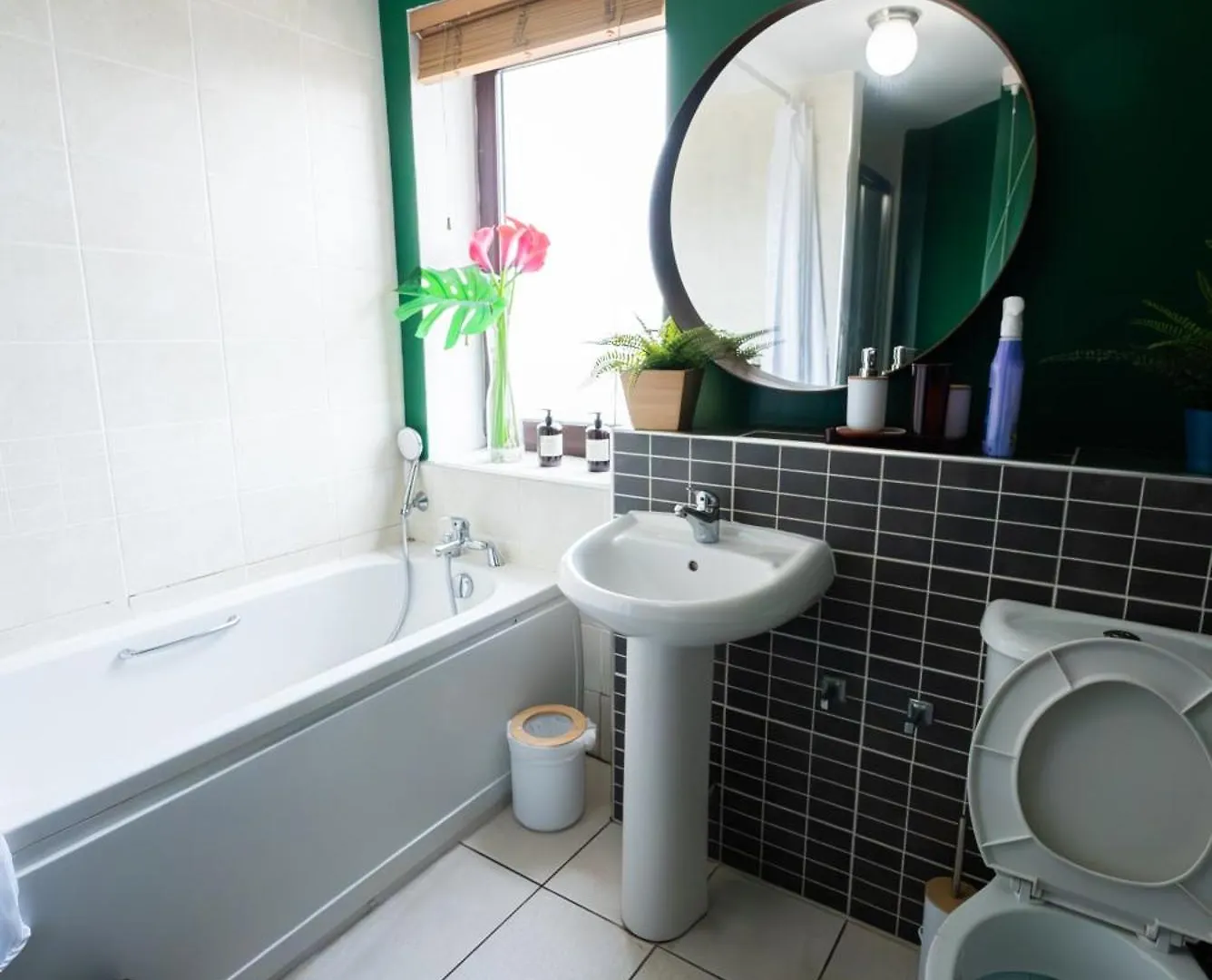 City Hall Penthouse Duplex - Incredible Views & Sleeps 8 & Balcony & Very Modern And Spacious Belfast