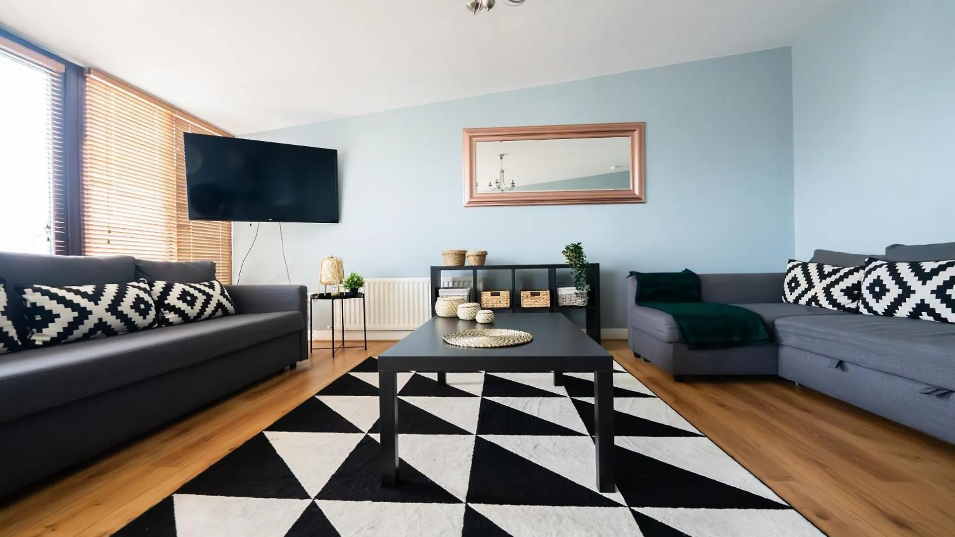 City Hall Penthouse Duplex - Incredible Views & Sleeps 8 & Balcony & Very Modern And Spacious Belfast 0*,  United Kingdom