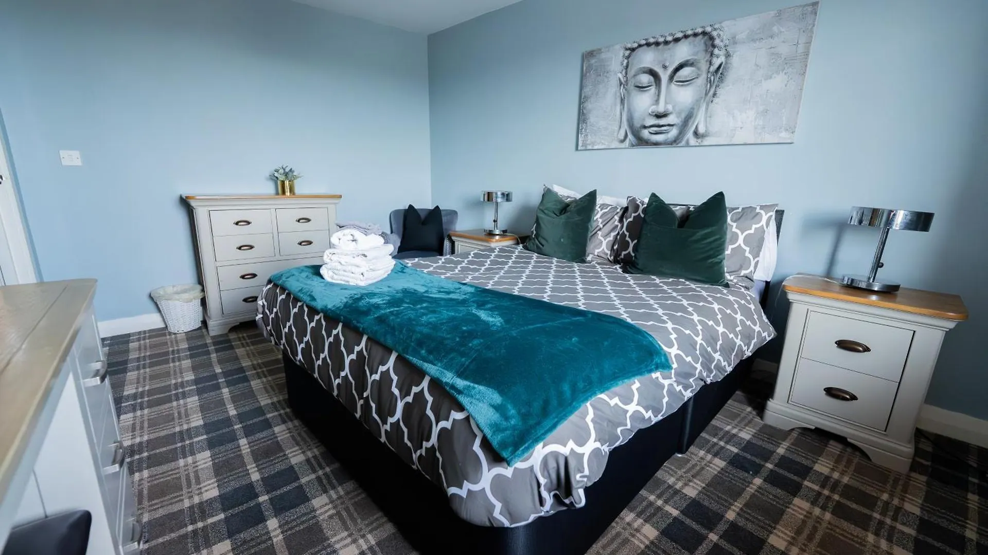 City Hall Penthouse Duplex - Incredible Views & Sleeps 8 & Balcony & Very Modern And Spacious Belfast