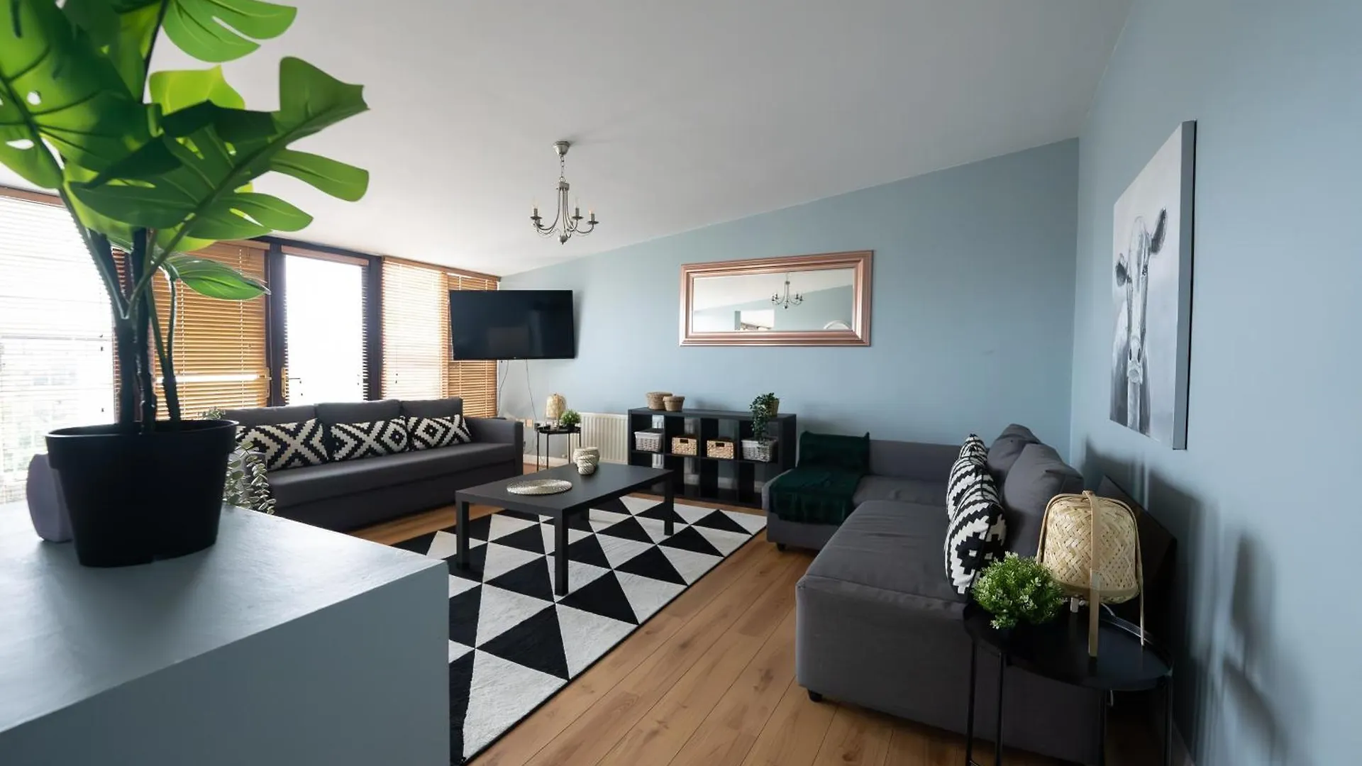 City Hall Penthouse Duplex - Incredible Views & Sleeps 8 & Balcony & Very Modern And Spacious Belfast