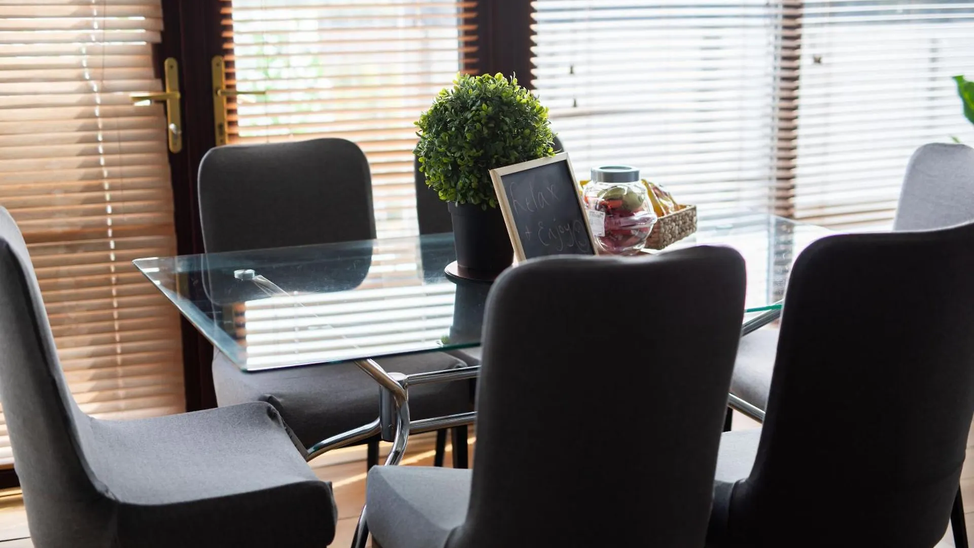 Apartment City Hall Penthouse Duplex - Incredible Views & Sleeps 8 & Balcony & Very Modern And Spacious Belfast